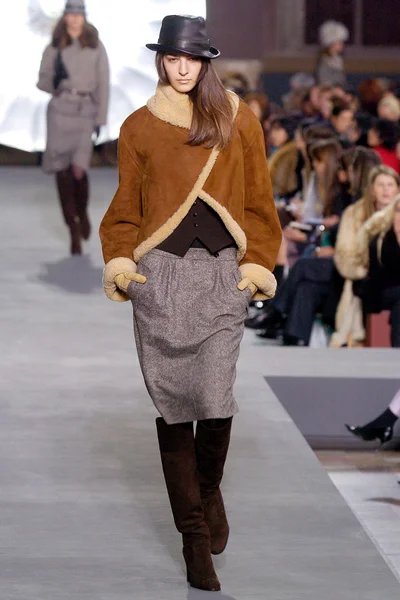 Look 3